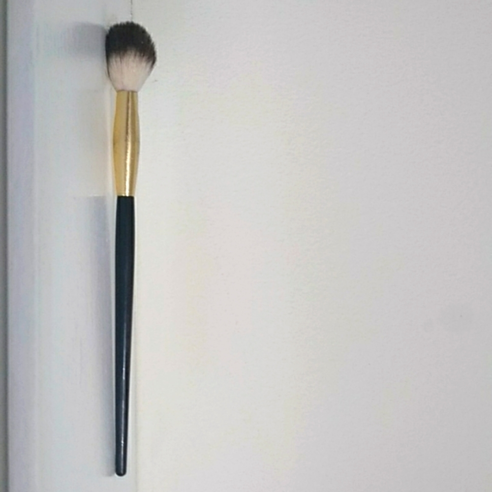 Milani highlighter blending brush